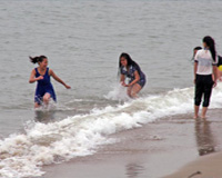 海边嬉戏