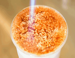 买①送①!火遍全国的「暴脾气」奶茶,爱喷火!会爆炸!烤焦了才能喝...